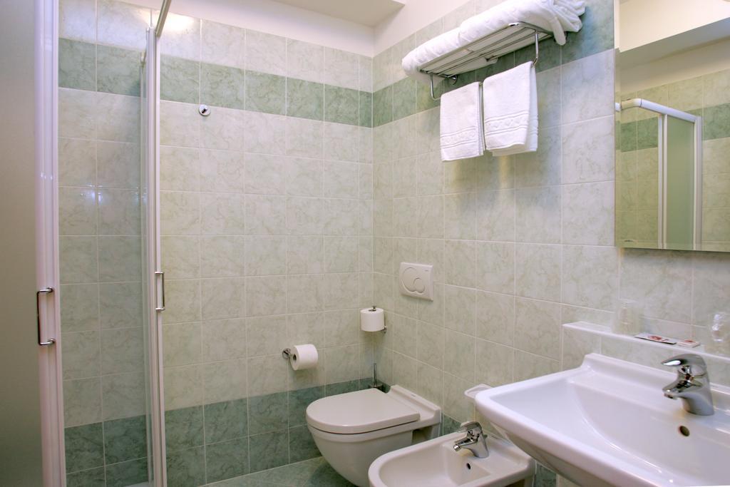 Hotel 5 Vie Almenno San Salvatore Room photo